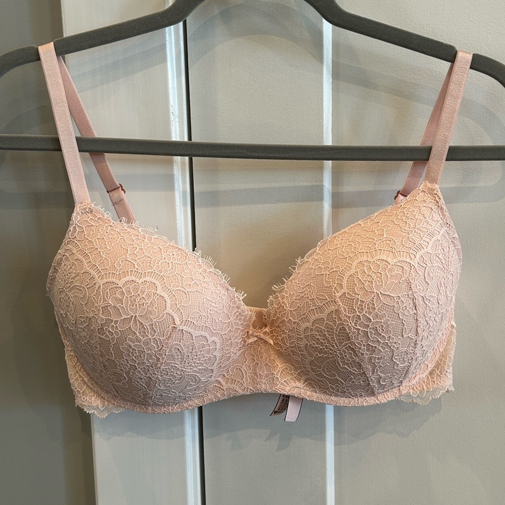 Victoria's Secret Dream Angels Pink Lace Padded Bra